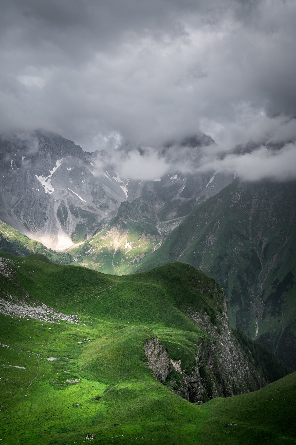 Lechtaler Alpen im Morgennebel