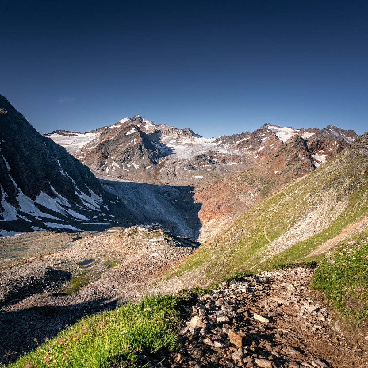Braunschweiger Hütte im Morgenlicht
