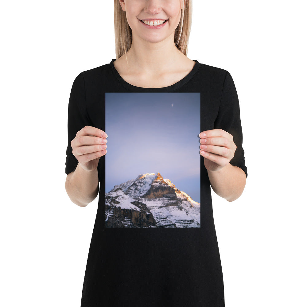 Fotografie Print – Mond über Schwarzmönch Schweizer Alpen
