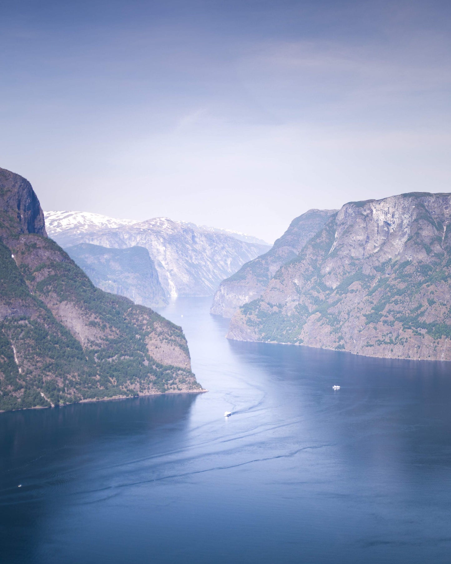 Fotografie-Print - Der atemberaubende Aurlands Fjord in Norwegen vom Aussichtspunkt Stegastein
