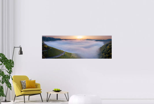 Fotografie-Print - Panorama Mosel Schleife im Nebel bei Sonnenaufgang - Weinberge in Rheinland-Pfalz - Deutschland
