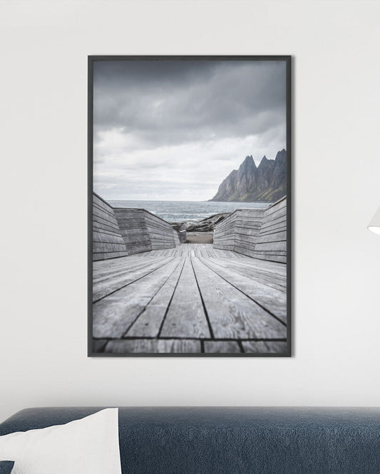 Fotografie-Print - Tungeneset auf Senja zwischen Stein Fjord und Ers Fjord mit Blick auf das Gebirgsmassiv Oksen- Norwegen